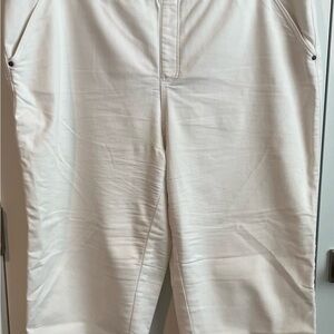 Intro Love the Fit White Capris